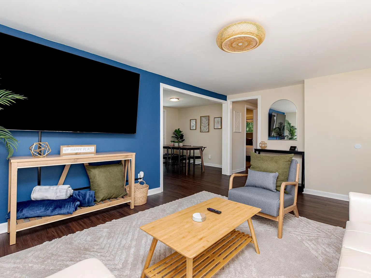 4 bed, 1600 sqft, $4,800 — Photo 2