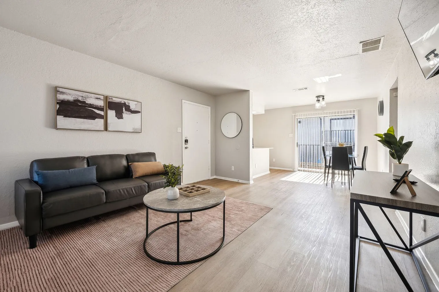 2 bed, 2.0 bath, 947 sqft, $2,496 — Photo 2