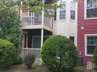 268 Crosspointe Dr, East Brunswick, NJ 08816