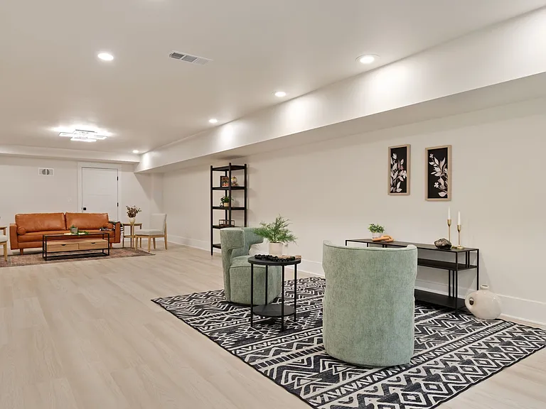 1240 Kenmore Pl — Photo 68