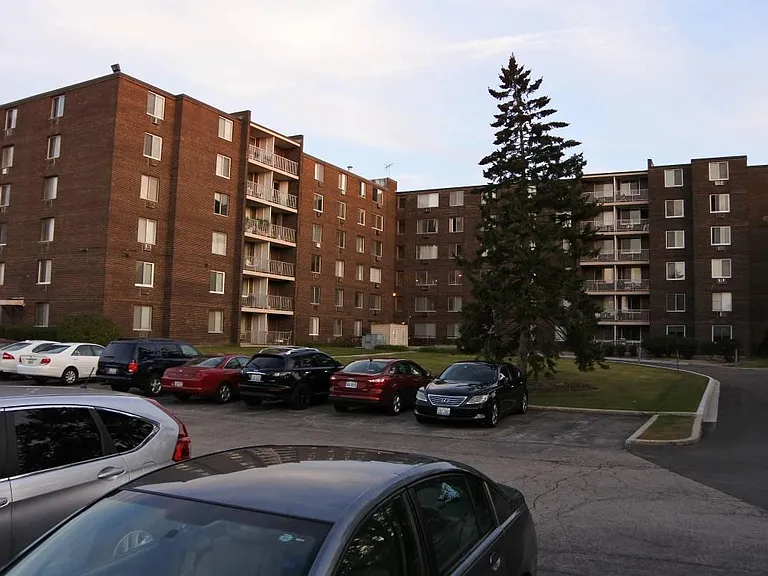225 S Rohlwing Rd #506 — Photo 6