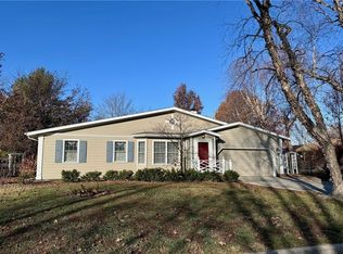 1018 Meadowbrook Rd E, Iola, KS 66749