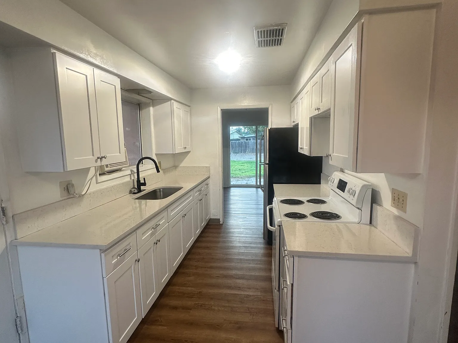 4 bed, 1430 sqft, $1,800 — Photo 2