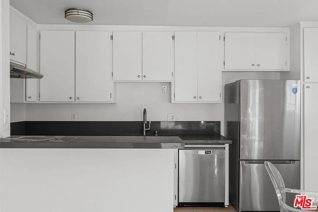 2 bed, 2.0 bath, $5,250 — Photo 4
