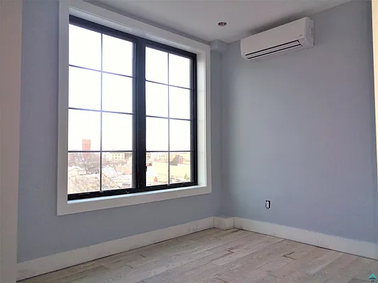 Rented by EXR | media 27