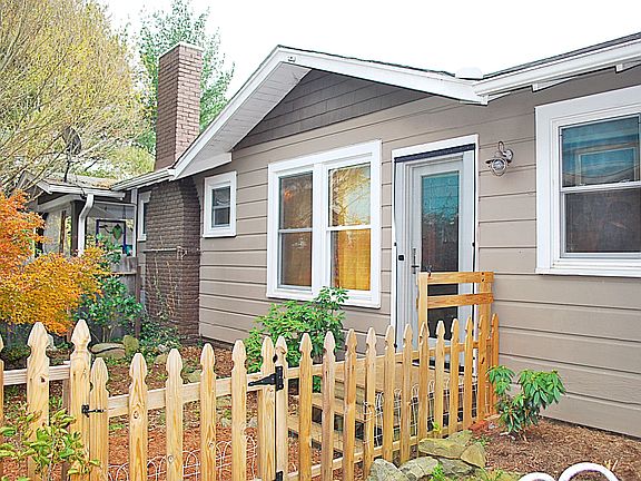 Craftsman Cottage
Right Side