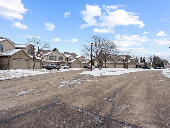 3rd image of 45161 Horseshoe Cir