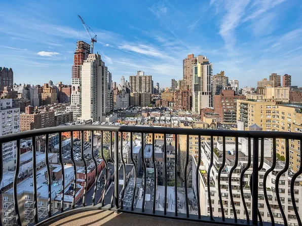 343 E 74th St #Ph2a, New York, NY 10021