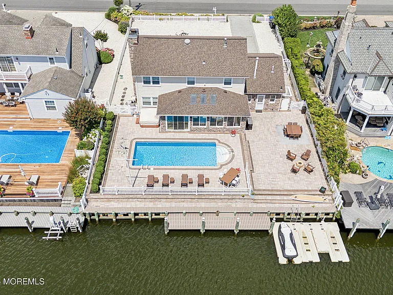 242 Curtis Point Dr — Photo 38