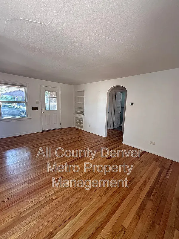 2 bed, 1.0 bath, 1078 sqft, $2,995 — Photo 2