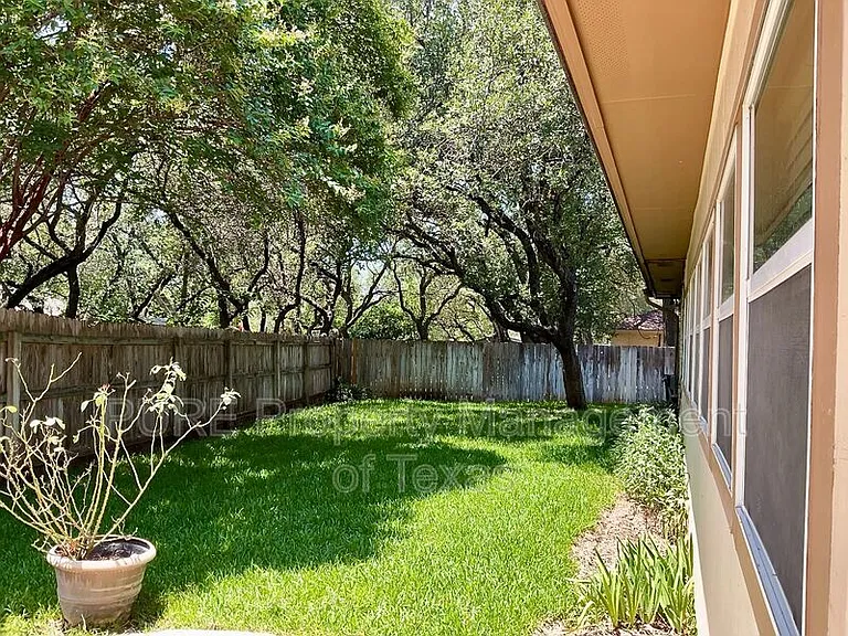 201 Oakwood Dr — Photo 27