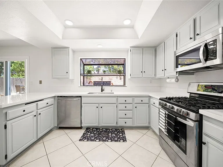 731 Langer Dr — Photo 12