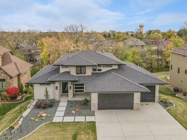 10518 NW 75th Pl, Johnston, IA 50131