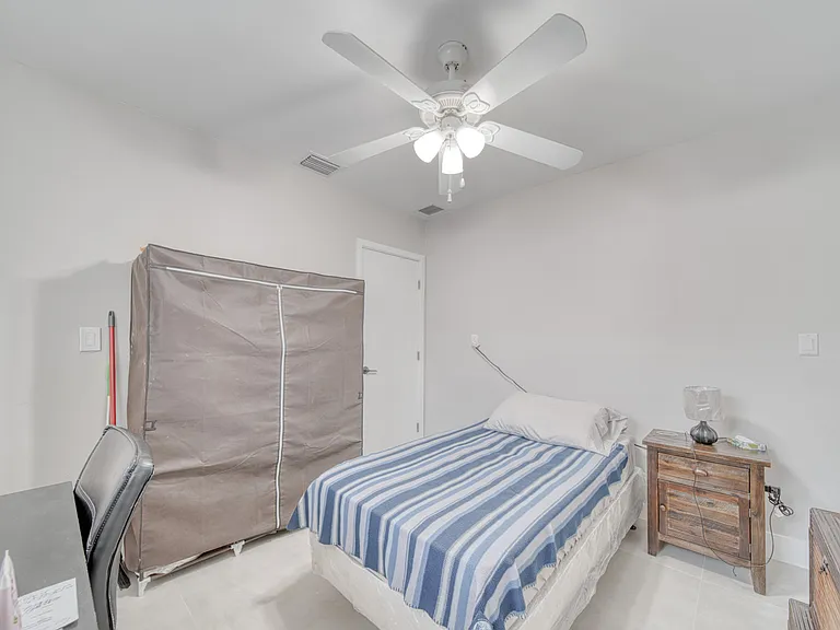 6766 SW 13th Ter — Photo 12