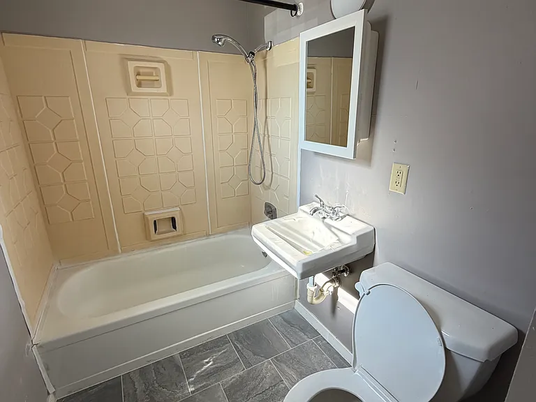 501 W Saunders Ave #1 — Photo 5