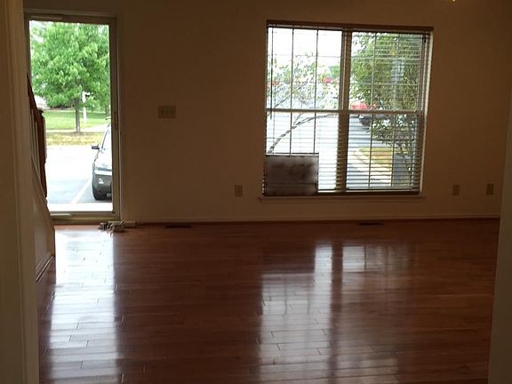 4th image of 201 Copperfield Ln