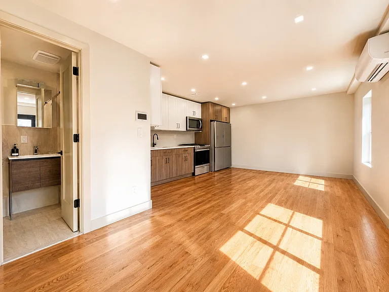 558 Fairview Ave #1B — Photo 2