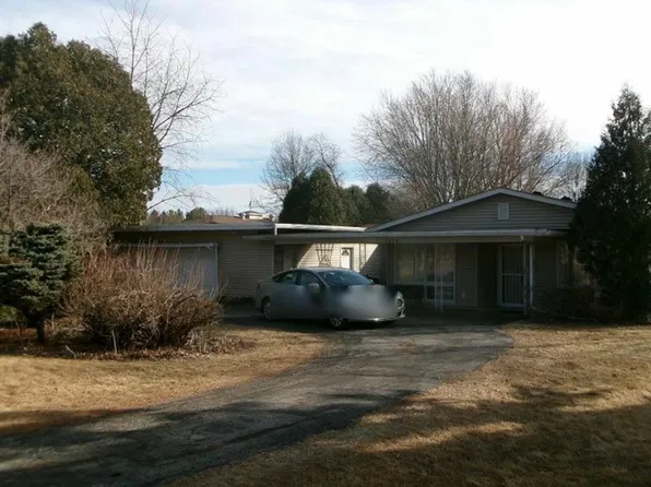 2435 E 41st St, Davenport, IA 52807