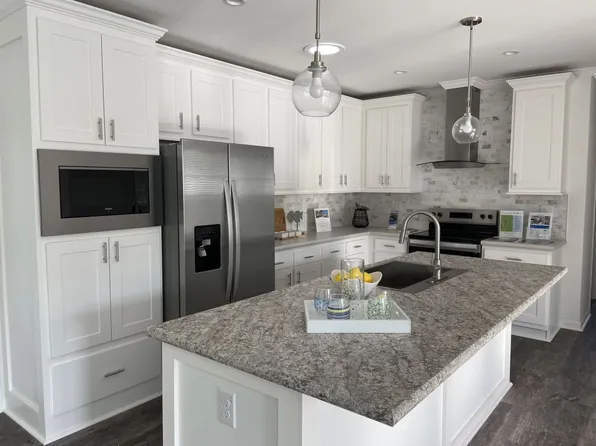 Bayshore Plan, Village Green