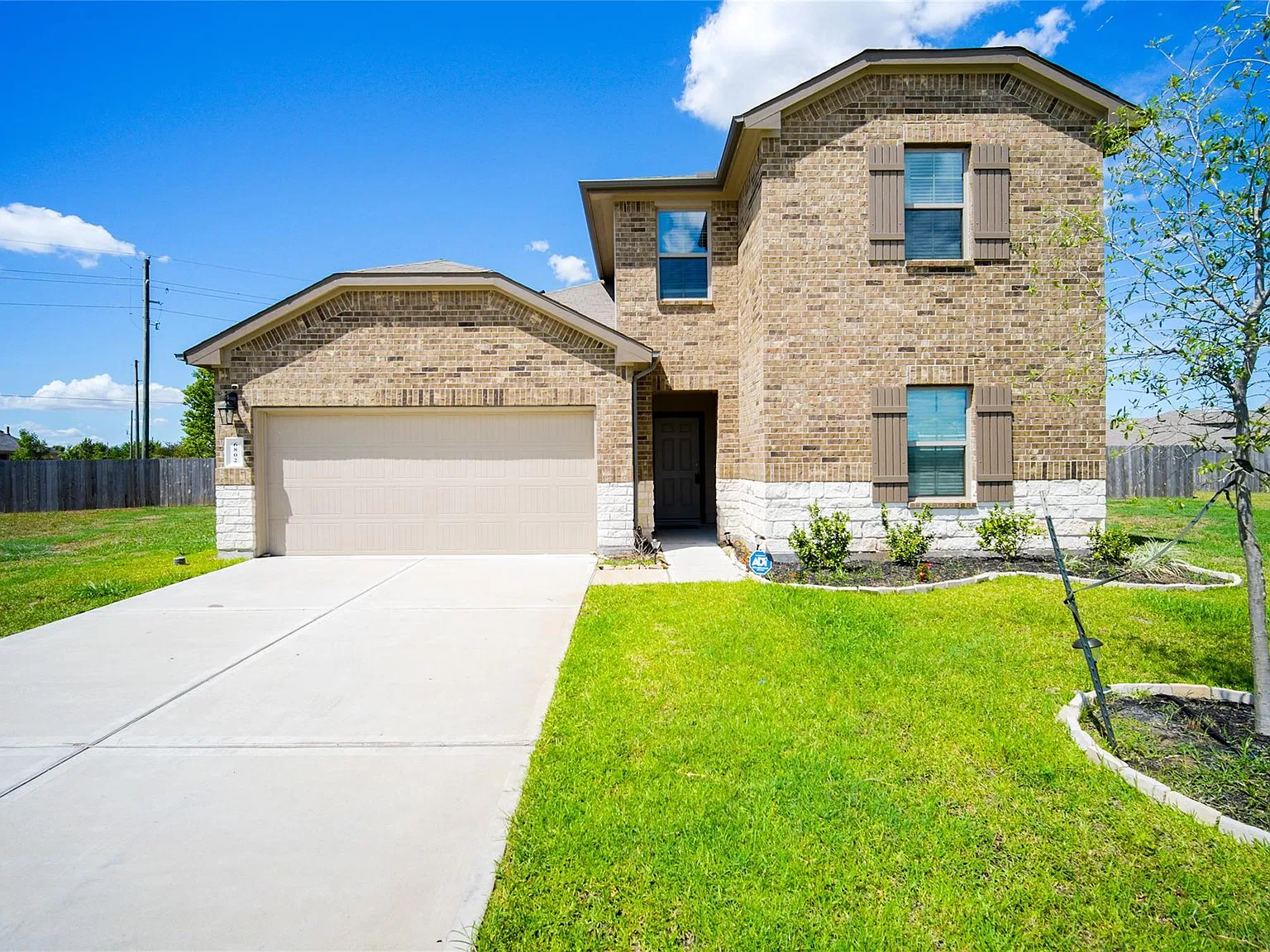 4 bed, 3.0 bath, 2153 sqft, $2,350 — Photo 1