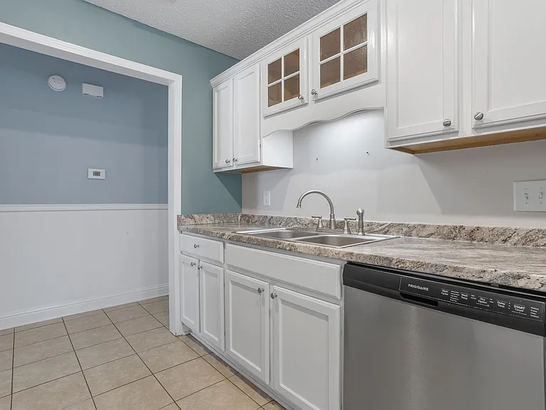 1517 Porpoise St — Photo 10