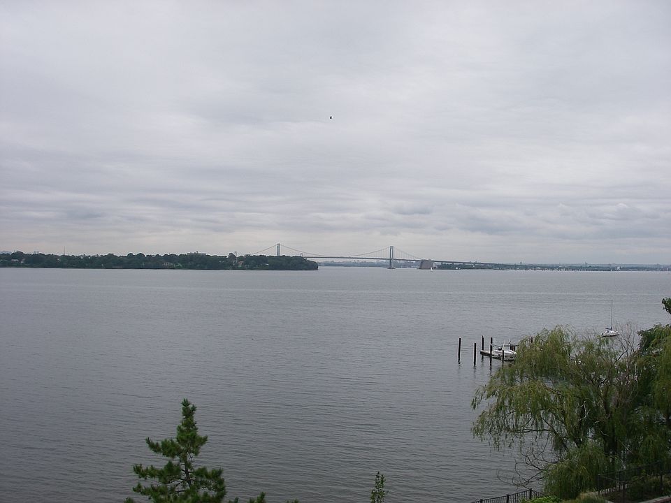 1st image of 40 Bayport Ln