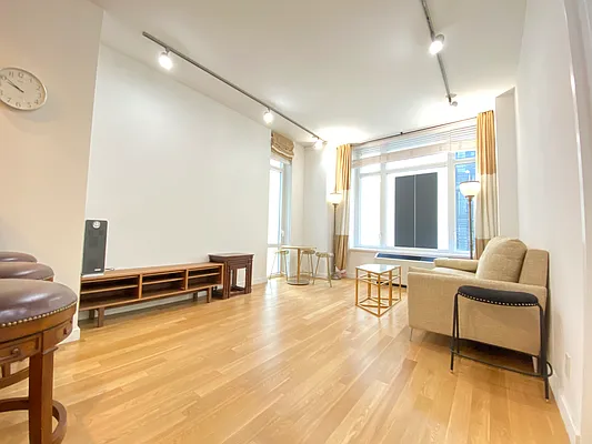 Rented by Chase Global Realty Corp | media 17