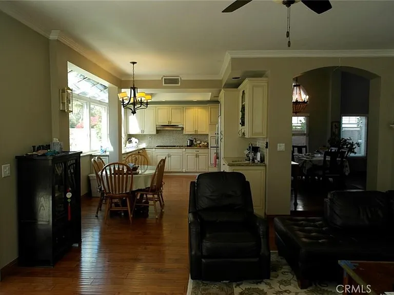 1854 Brooke Ln — Photo 8