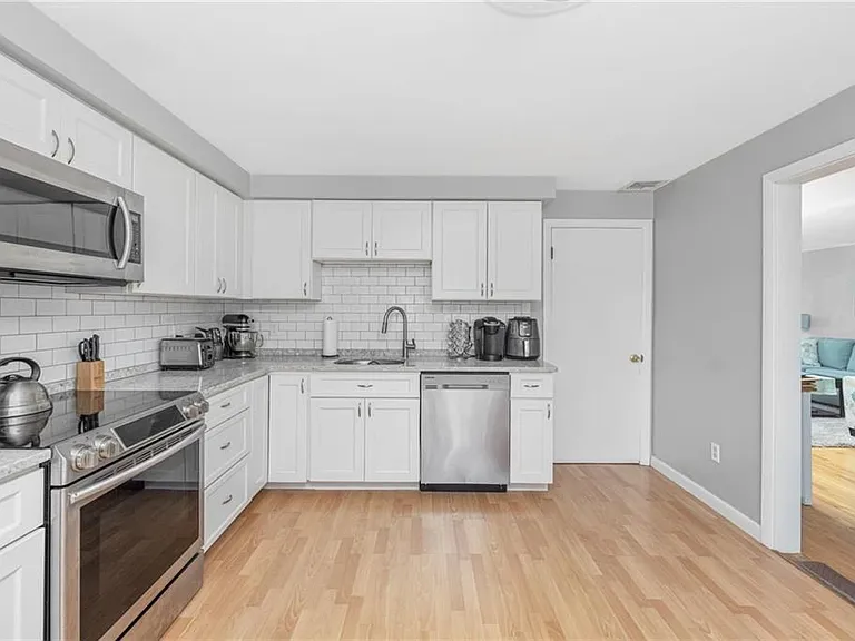 288 Green End Ave — Photo 17