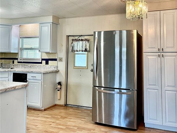 5th image of 518 Pine Tree Ct