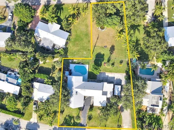1995 NE River Ct, Jensen Beach, FL 34957