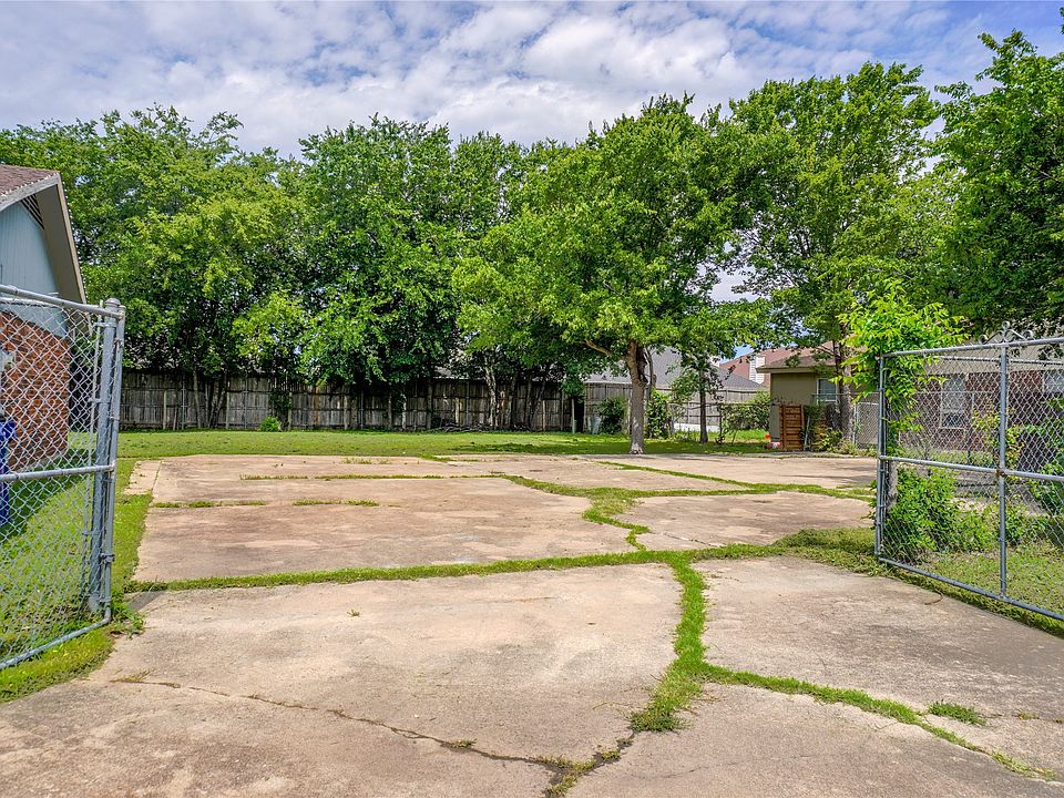 1st image of 220 Coury Rd