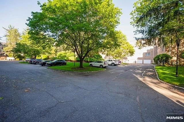 11 S Maple Ave #B — Photo 17