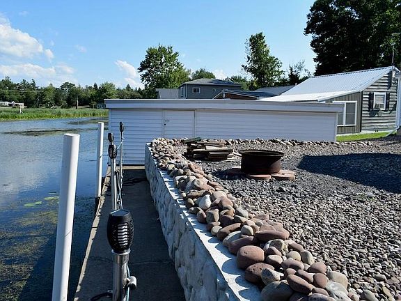 4th image of 15 Lindsey Dr