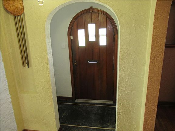 2nd image of 426 N 2nd St