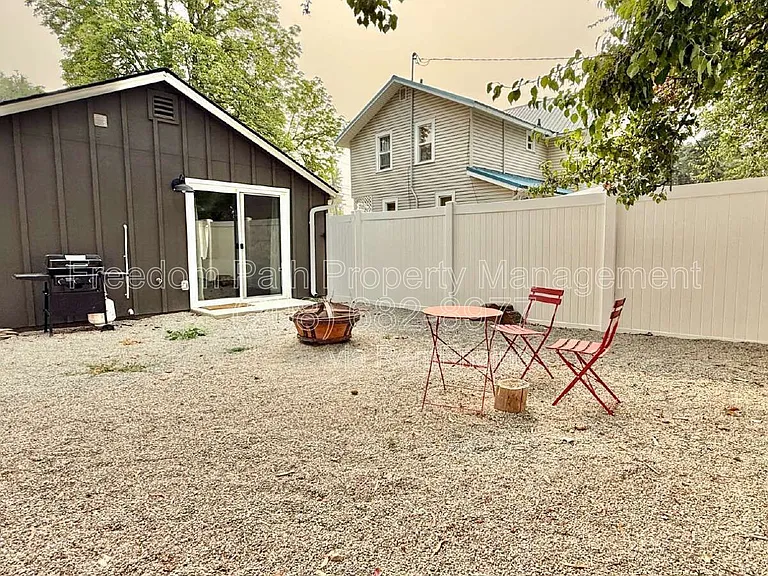 1519 E Montana Ave — Photo 11