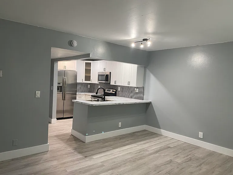 207 NW 32nd Ct #106 — Photo 5