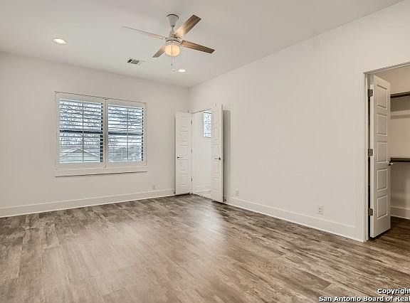 5th image of 425 E Mistletoe Ave #200