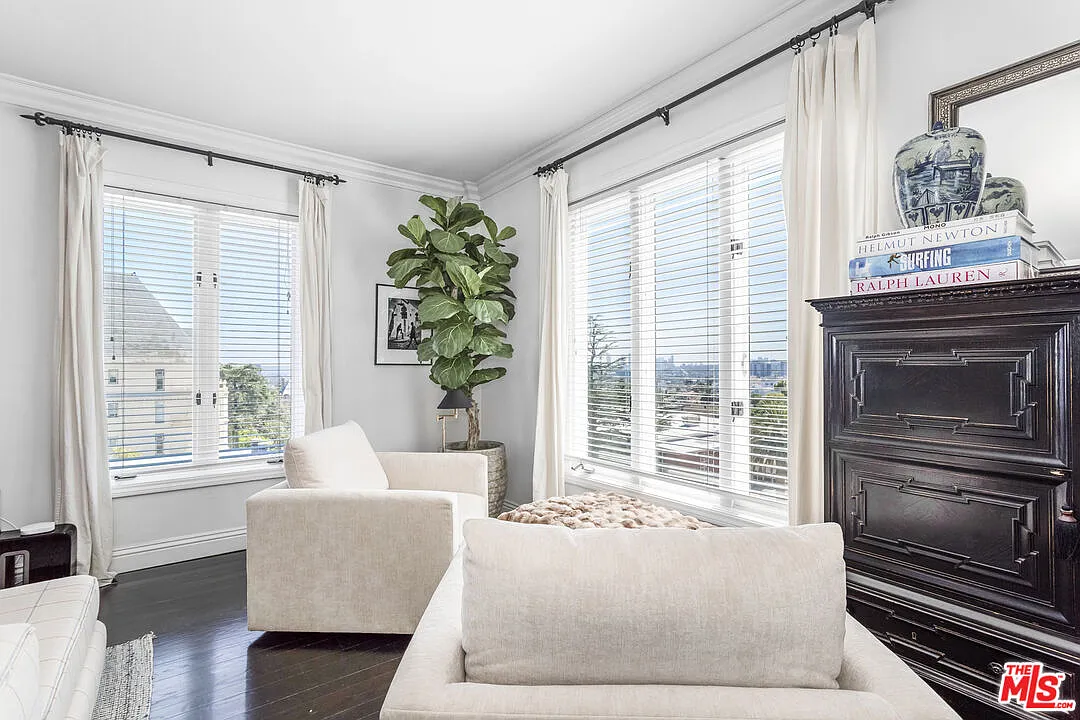 3 bed, 3.0 bath, 1817 sqft, $9,995 — Photo 3