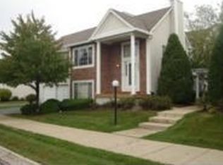 6303 Fremont Dr, Hanover Park, IL 60133