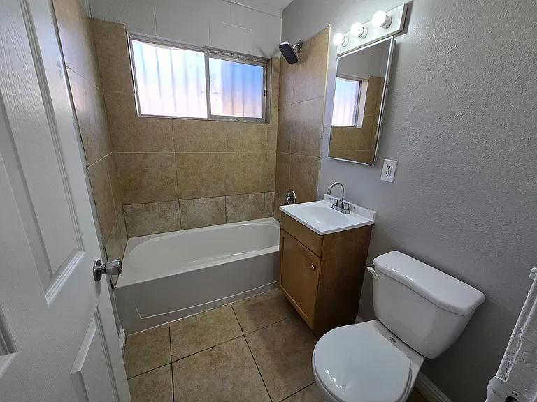 2539 N Carroll St — Photo 13