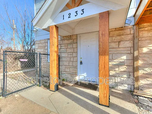 1233 N Grand Blvd Photo 1