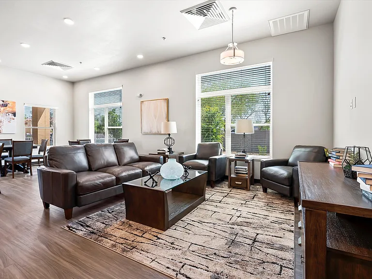 Lynne Village Apartments — Photo 15