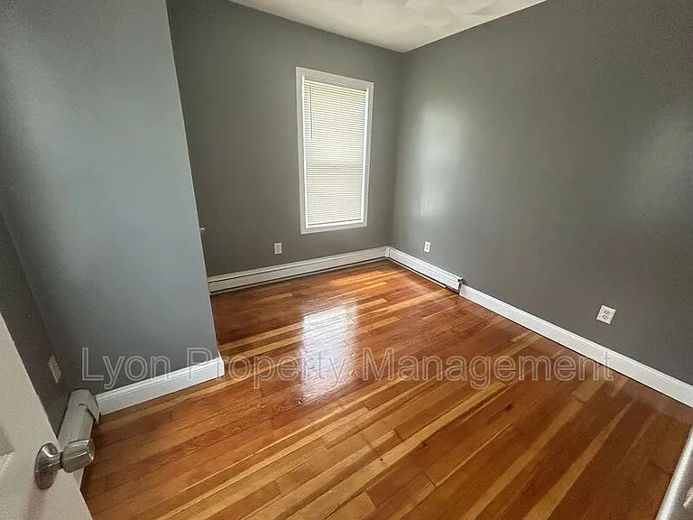 156 Pleasant St #3 — Photo 11
