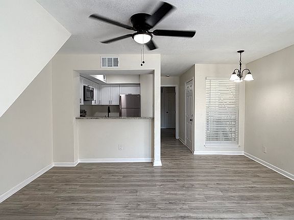 2nd image of 9801 Walnut St #214