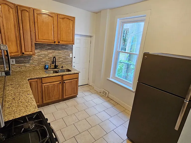 2519 N Lawrence St — Photo 3