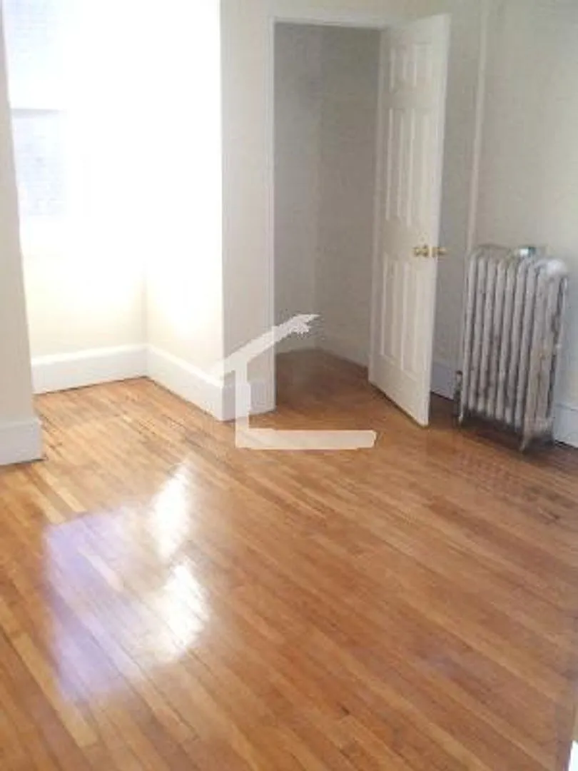 Nicely updated 3 bed near Coolidge Corner and BU! — Photo 4