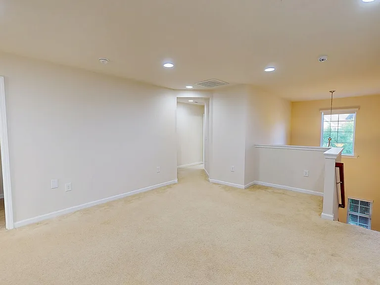 248 Begen St — Photo 22