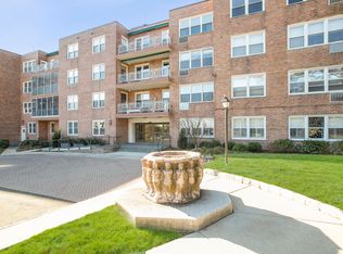 3 Putnam Hl APT 4B, Greenwich, CT 06830