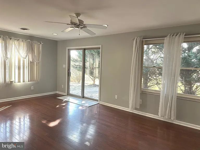 364 Phoenix Dr — Photo 12